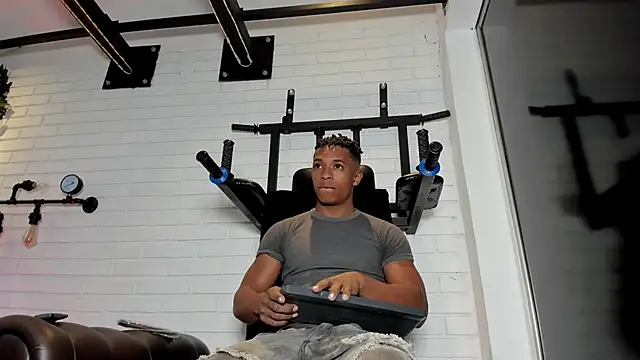 ItaloMoore online show from October 17, 11:36 am