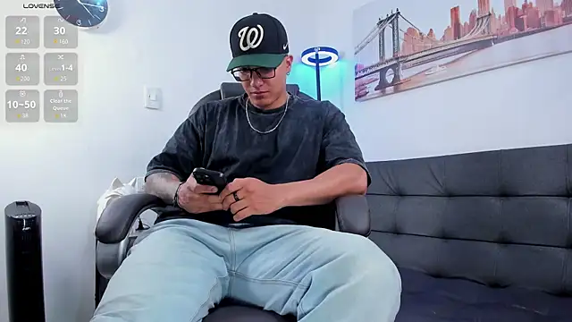 Snapshot of Dash_Bukoski chatting on October 19, 5:16 pm Dash Bukoski online show from October 19, 5:16 pm