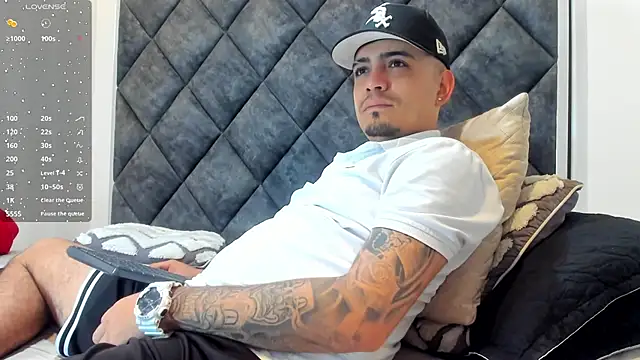 OwenStonne  online show from November 18, 11:47 am