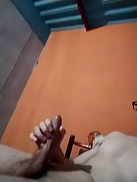 Snapshot of KingMaxiZ chatting on October 28, 5:21 am KingMaxiZ online show from October 28, 5:21 am