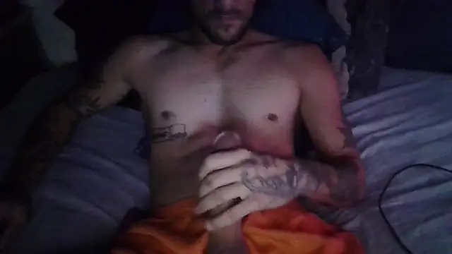 Snapshot of longdme33 chatting on October 9, 5:01 am longdme33 online show from October 9, 5:01 am