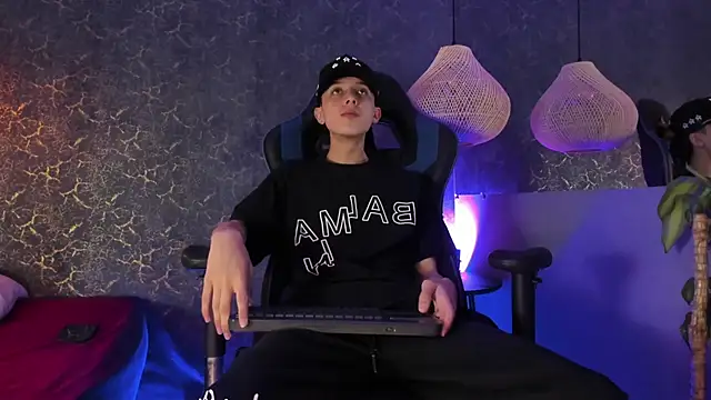 ArthurCox online show from November 15, 5:37 pm