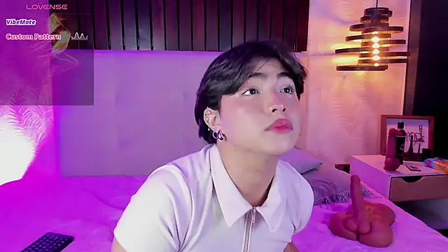 Creamy Angelo online show from October 23, 9:40 pm