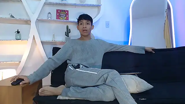 Snapshot of BEAUTY_BOYS1 chatting on October 8, 6:29 am BEAUTY BOYS1 online show from October 8, 6:29 am