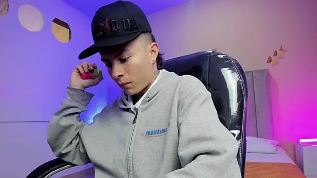 Nascary Fox online show from April 7, 12:38 pm