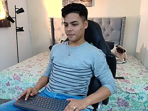 Snapshot of stewart_mateo_ chatting on October 21, 2:03 am stewart mateo online show from October 21, 2:03 am