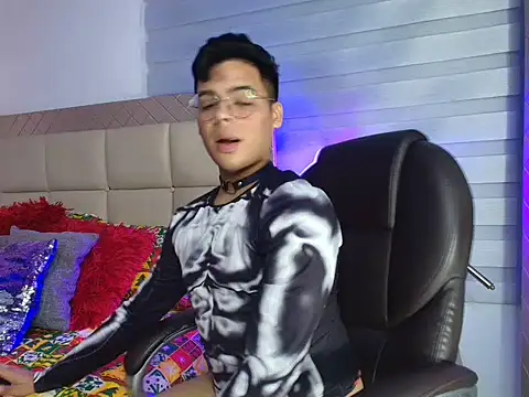 stewart mateo  online show from November 12, 2:28 am