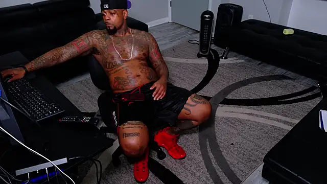 SLANGONDEMHOES online show from May 23, 4:56 pm