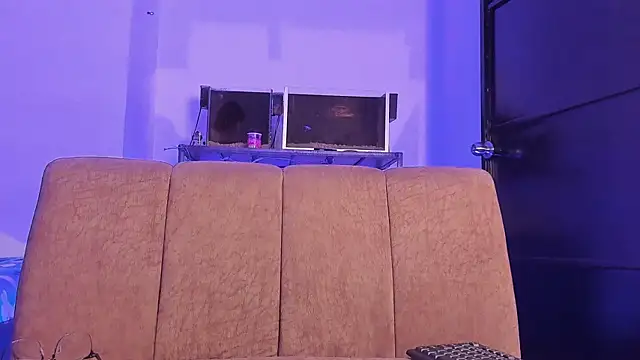 Cj davis  online show from December 1, 1:25 pm