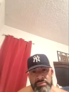 Snapshot of Cruz1522 chatting on October 14, 8:21 am Cruz1522 online show from October 14, 8:21 am