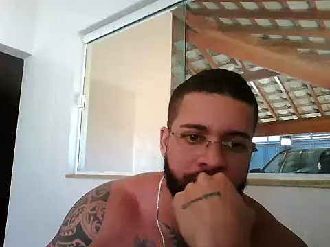 Snapshot of Mitt1993b chatting on October 2, 1:15 pm Mitt1993b online show from October 2, 1:15 pm