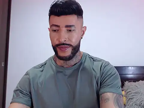 Snapshot of andrea_de_lucaa chatting on October 20, 4:49 am andrea de lucaa online show from October 20, 4:49 am