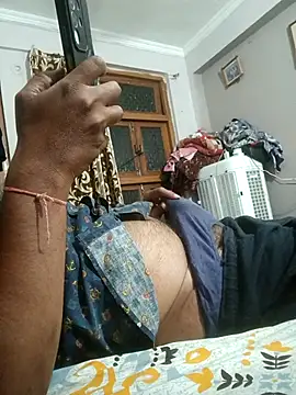 vardh033 online show from April 15, 8:31 pm