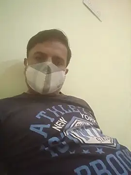 vardh033 online show from October 18, 6:35 pm