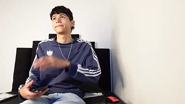 Snapshot of alexmark_ chatting on October 20, 1:37 pm alexmark online show from October 20, 1:37 pm