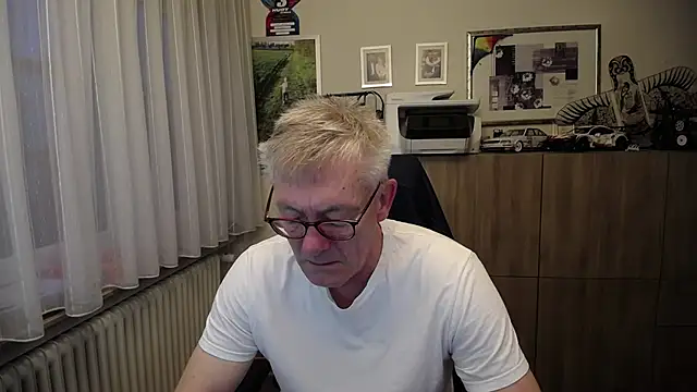 Snapshot of randyandy67 chatting on October 25, 6:04 am randyandy67 online show from October 25, 6:04 am