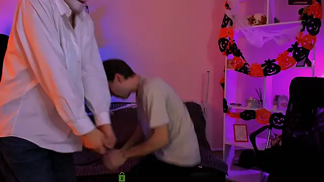 travis wolf  online show from October 31, 9:18 pm