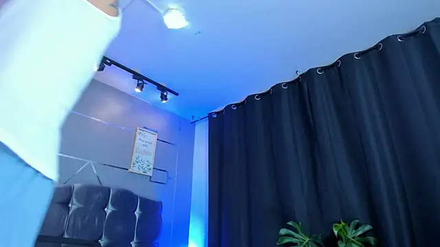 Snapshot of oliver_mr_ chatting on October 20, 8:46 pm oliver mr online show from October 20, 8:46 pm