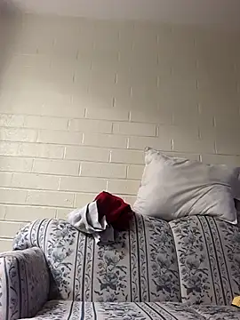 jizzyglizzy92 online show from April 6, 7:42 am