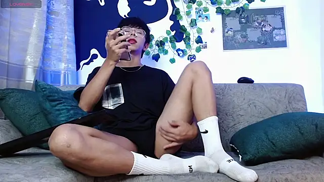 Hyunjin Son online show from June 17, 8:32 pm