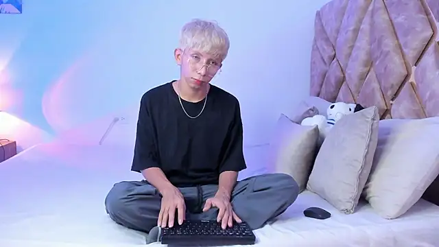 Hyunjin Son online show from January 15, 7:49 pm