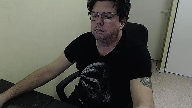 blueandwhite1 online show from January 7, 8:47 pm