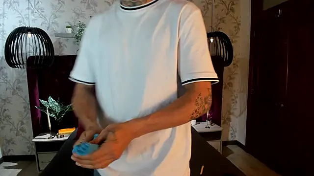 MrJustin  online show from November 12, 8:47 pm