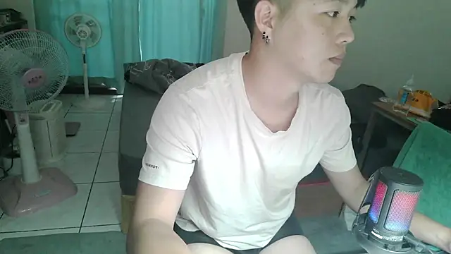 zhu000000 online show from May 11, 3:52 am