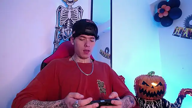 Anhonymus  online show from October 29, 4:37 am