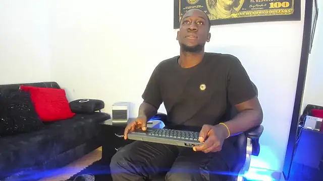 lucas manzon online show from December 1, 2:42 pm