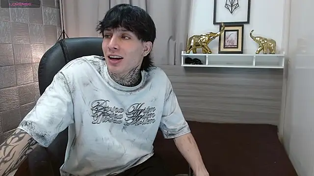 Iantwink18 online show from February 21, 8:43 pm