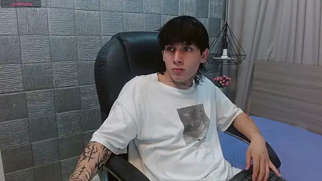 Iantwink18 online show from November 29, 4:25 am