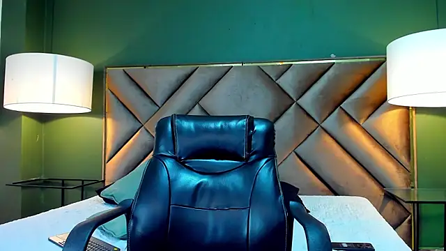 Lean Portman online show from April 11, 3:04 pm