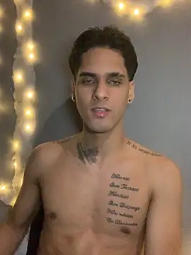 Snapshot of Marvinhenao91 chatting on October 10, 2:38 am Marvinhenao91 online show from October 10, 2:38 am