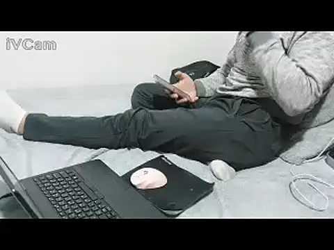 yazinyazin1 online show from January 17, 11:06 pm