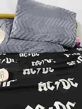 yazinyazin1 online show from November 17, 7:39 pm