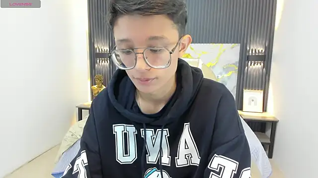 SantiagoRusso18 online show from September 17, 1:23 pm