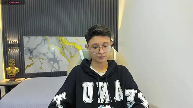 SantiagoRusso18 online show from September 15, 1:12 pm