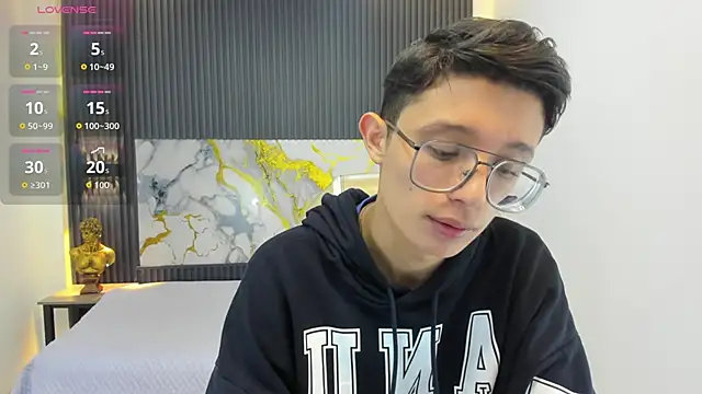 SantiagoRusso18 online show from September 21, 1:11 pm