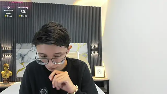 SantiagoRusso18 online show from October 1, 1:04 pm