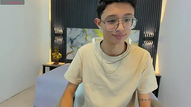 SantiagoRusso18 online show from September 19, 12:38 pm