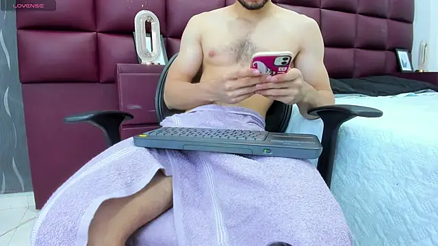 TyagoRoberts online show from September 13, 1:12 pm