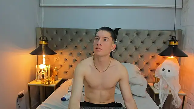 HunterHeat  online show from October 4, 8:02 pm