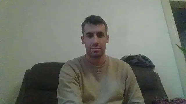 JulioIsHere4you online show from December 18, 7:59 am