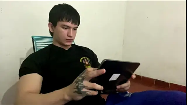 ErickWalton online show from October 4, 4:50 am