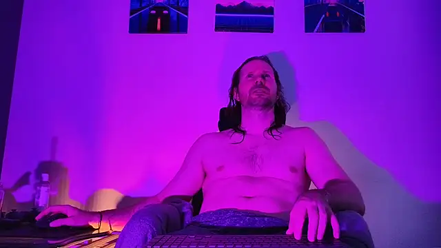 AlbinoAdonis online show from October 1, 8:35 pm