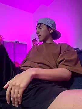 NaytonFreeman online show from November 13, 11:26 am