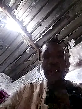 Snapshot of Msoon001 chatting on October 1, 4:05 am Msoon001 online show from October 1, 4:05 am