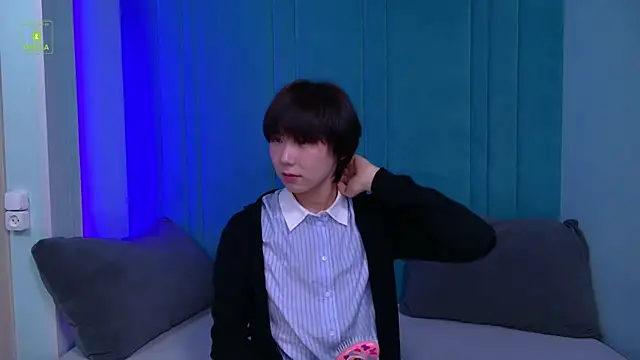 HeejinWang online show from April 12, 3:35 pm