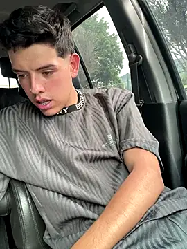 mattebret11 online show from November 5, 6:21 pm